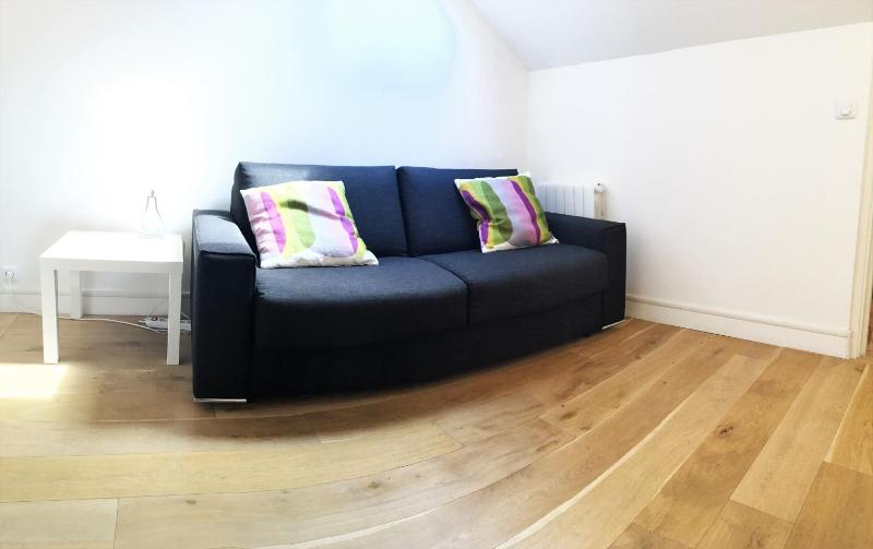 Studio with Sofa Bed image 3