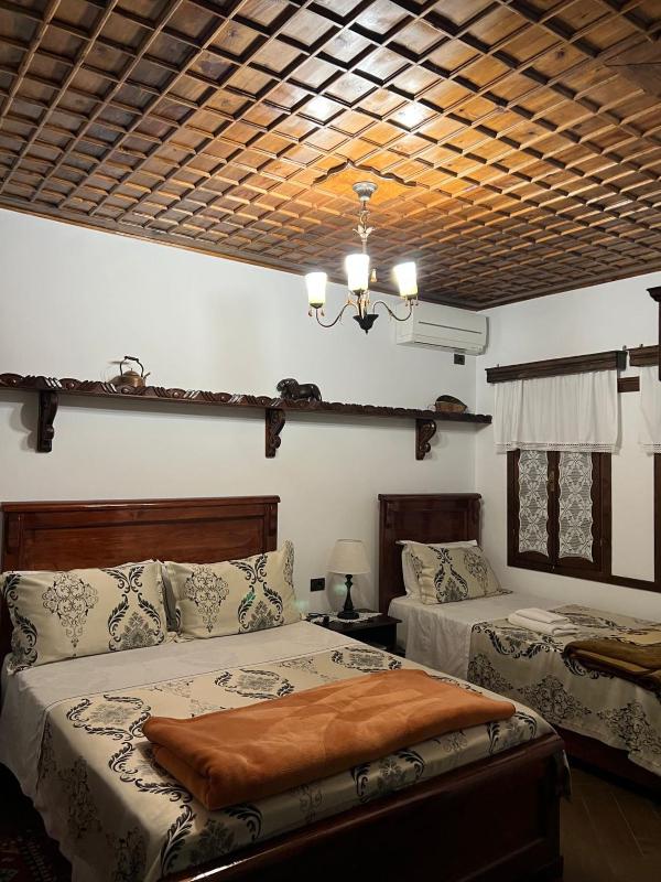 Deluxe Triple Room image 1