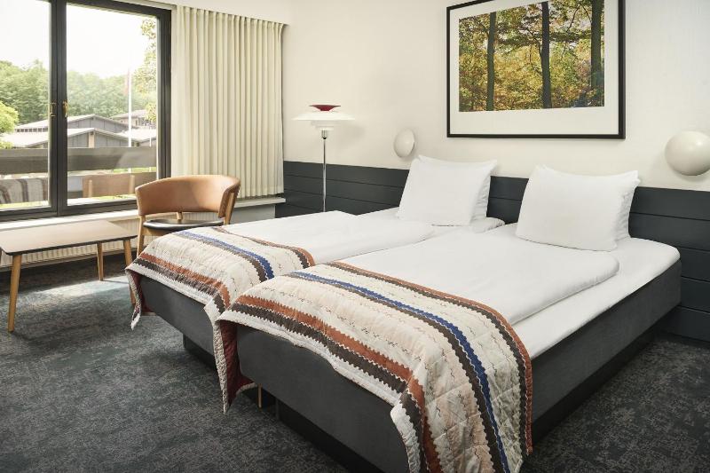 Double or Twin Room image 3