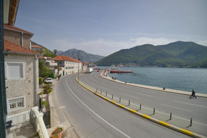 One-Bedroom Apartment image 2