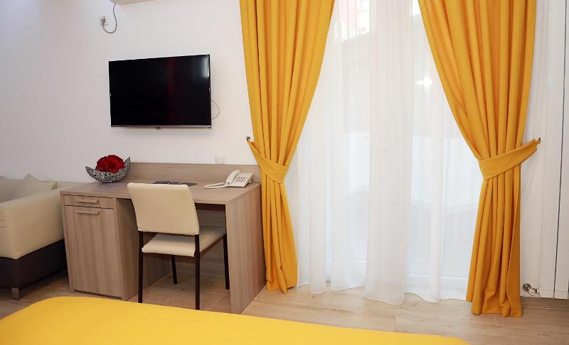 Deluxe Double Room with Spa Bath  image 2