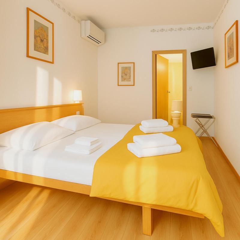 Double Room image 3