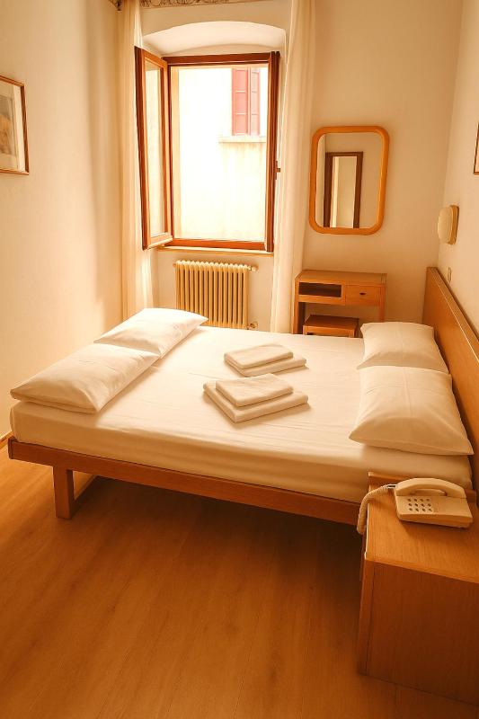Double Room image 4