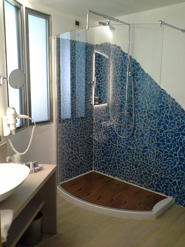 Standard Family Suite with 2 Connecting Rooms image 2