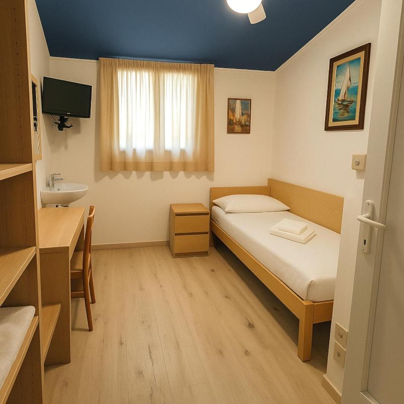 Single Room image 3