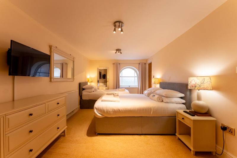 Four-Bedroom House- Elliott House image 3