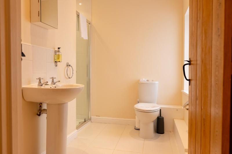 Four-Bedroom House- Elliott House image 4