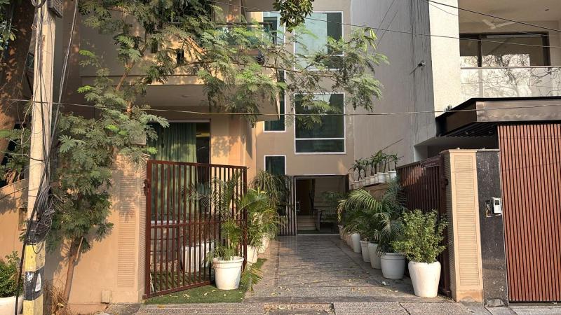 Posh Suites - Golf Course Road - image 1