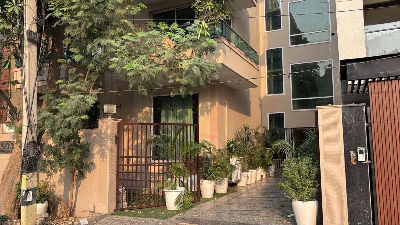 Posh Suites - Golf Course Road - image 10