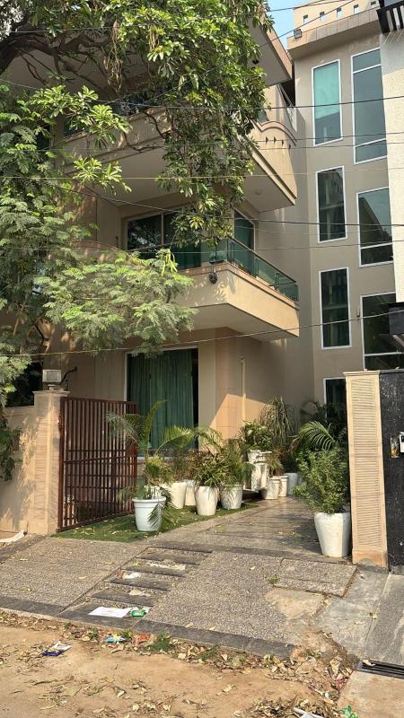 Posh Suites - Golf Course Road - image 32