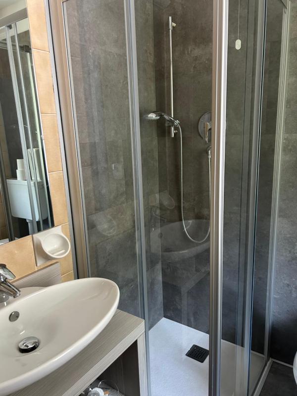 Double Room with Balcony image 4