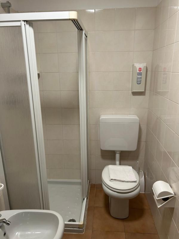 Economy Double or Twin Room image 2