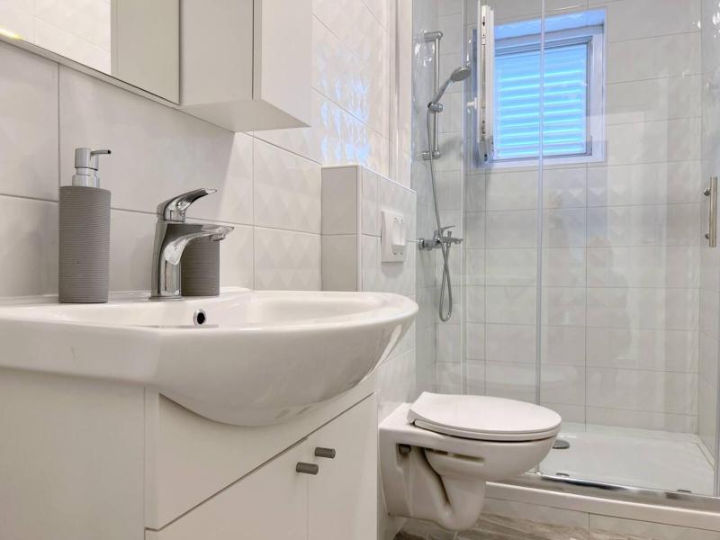 One-Bedroom Apartment with Balcony image 2