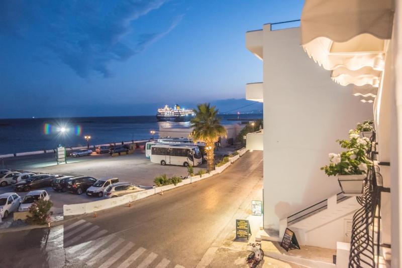 Deluxe Double Room with Sea View image 2