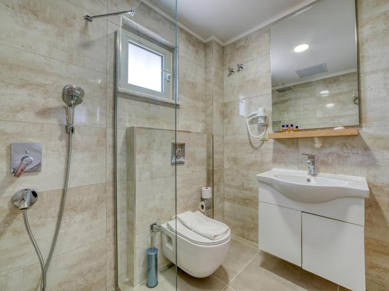 Park Hotel - image 10