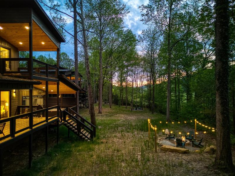 Creekside Splash Free Attraction Tickets Private Indoor Pool Theater Room Game Area Firepit!!! - image 42