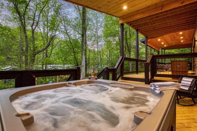 Creekside Splash Free Attraction Tickets Private Indoor Pool Theater Room Game Area Firepit!!! - image 32