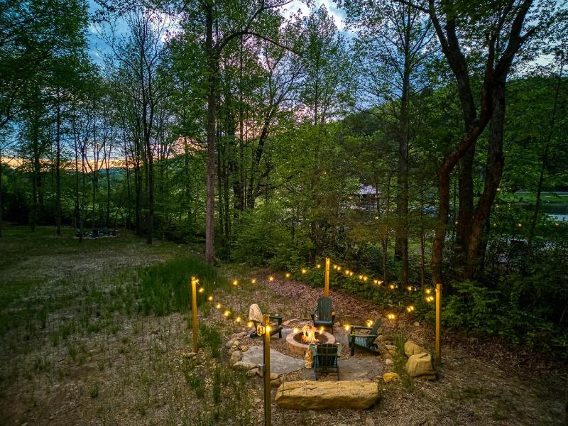 Creekside Splash Free Attraction Tickets Private Indoor Pool Theater Room Game Area Firepit!!! - image 8