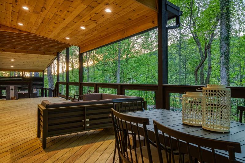Creekside Splash Free Attraction Tickets Private Indoor Pool Theater Room Game Area Firepit!!! - image 38