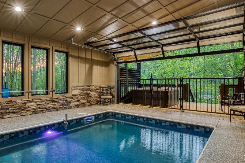 Creekside Splash Free Attraction Tickets Private Indoor Pool Theater Room Game Area Firepit!!! - image 33
