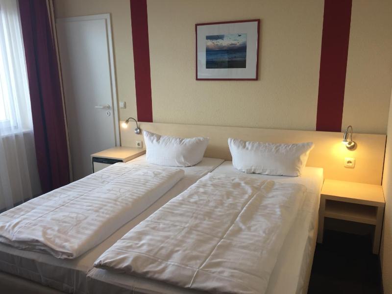 Double Room with Sea View image 3