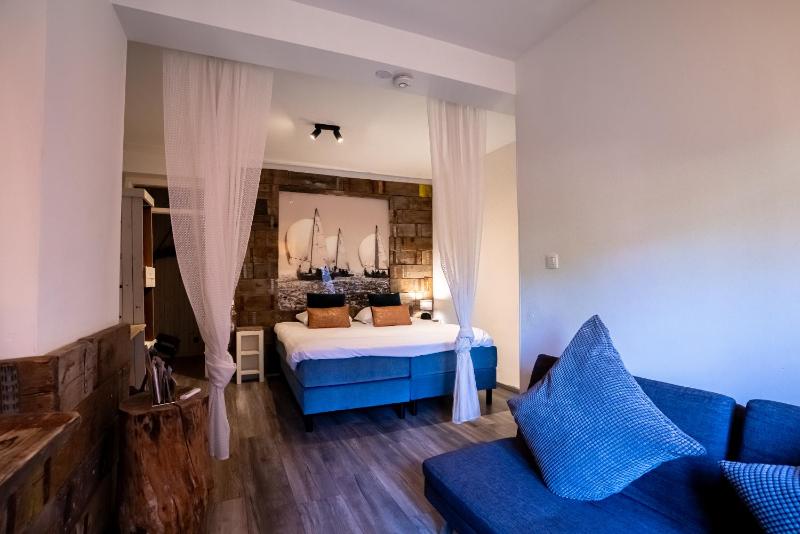 Suite with Spa Bath image 1