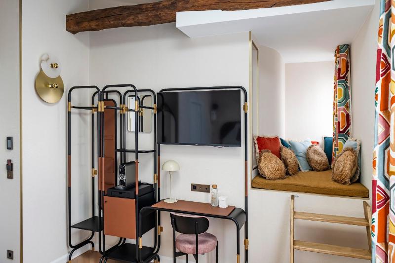 Deluxe Double Room image 2