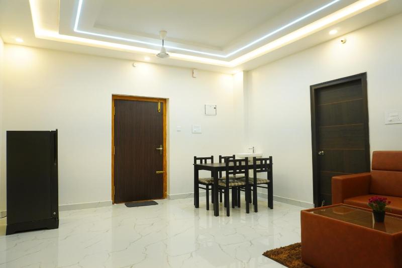 Brand New BHARATHI STAYS Ultra luxury room - image 10