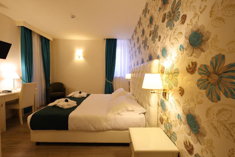 Junior Suite image 2