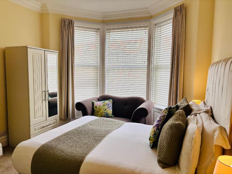 Superior Double Room image 4