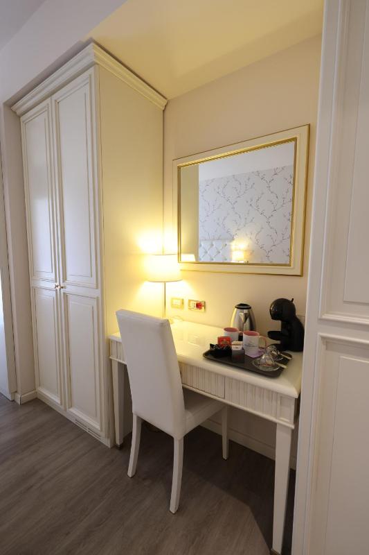 Deluxe Junior Suite image 3
