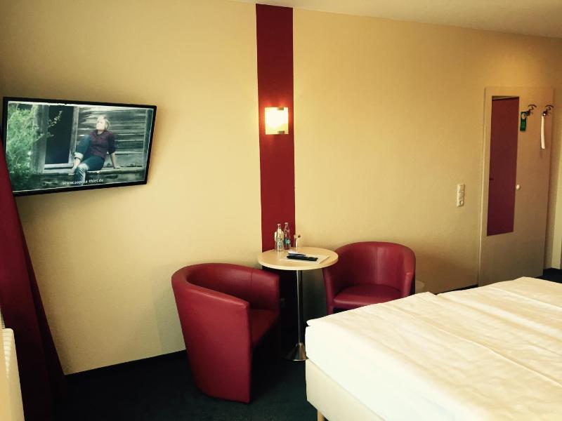 Double Room with Sea View image 4