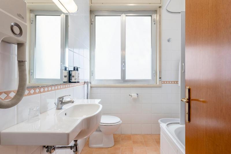 Double or Twin Room image 4