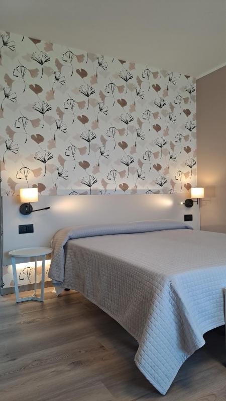 Deluxe Studio with lake view image 4