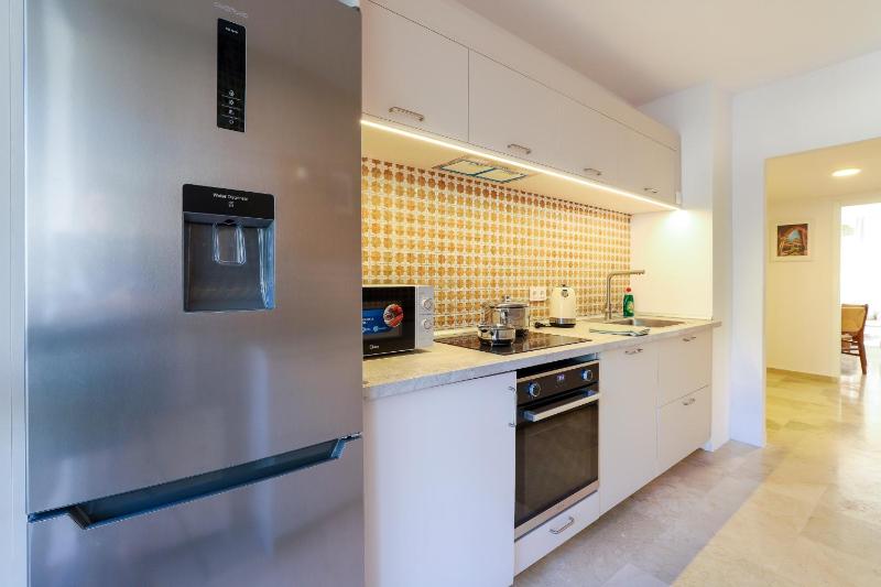 Camelia 3bed apartment - Fuengirola centre 250m beach - image 3