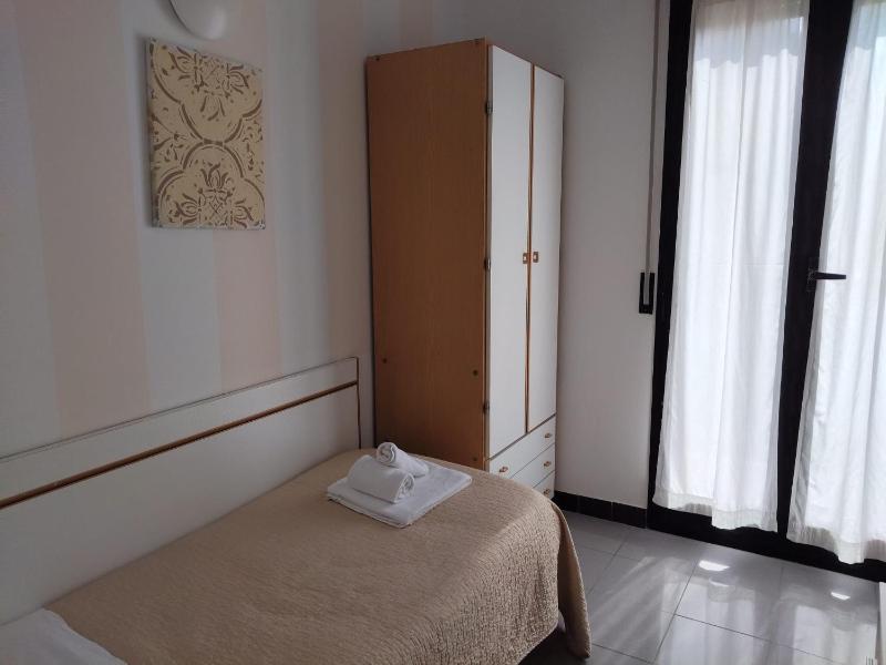 Single Room image 3