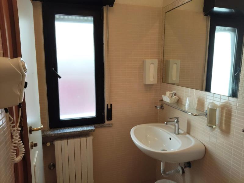 Triple Room image 2