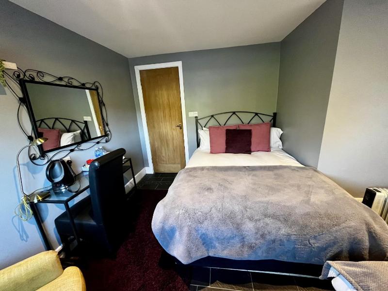 Triple Room with Shower image 1