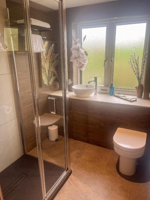 Two-Bedroom Cottage image 3