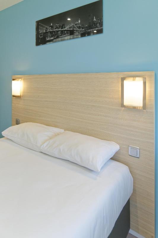Double Room image 3