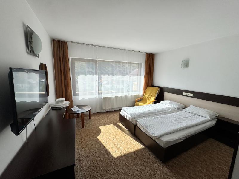 Twin Room image 1