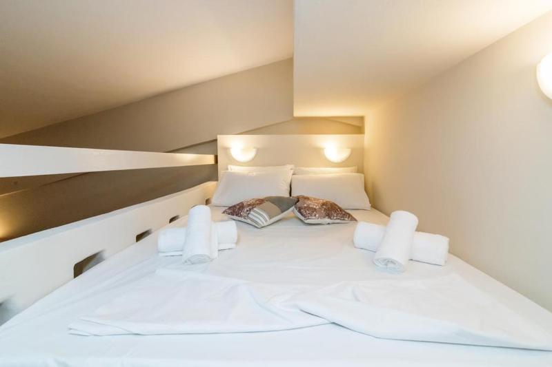 Deluxe Double Room with Sea View image 4