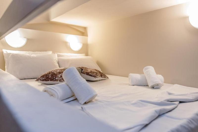 Deluxe Double Room with Sea View image 3