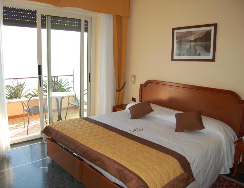 Superior Double Room image 3