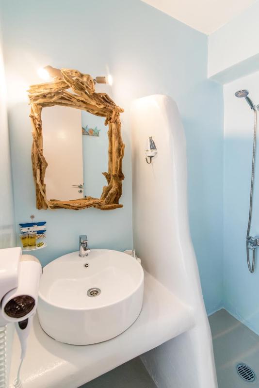 Deluxe Double Room with Sea View image 2