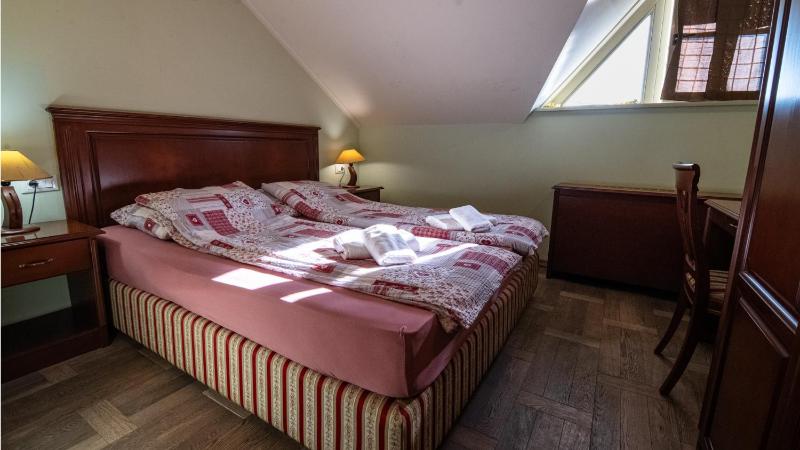Double Room image 3
