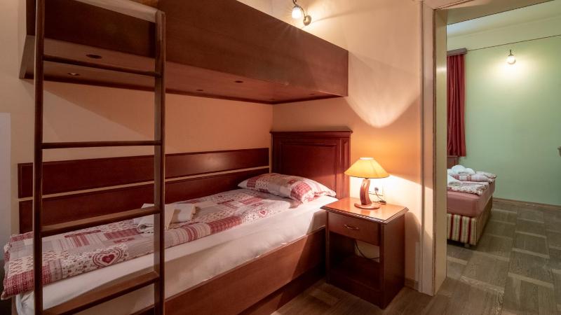 Quadruple Room image 4