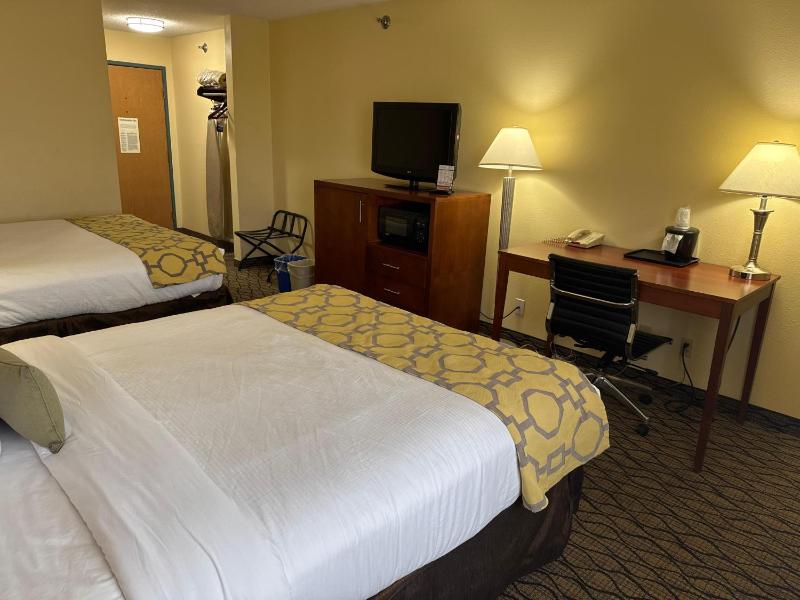 Queen Room with Two Queen Beds - Non-Smoking image 2