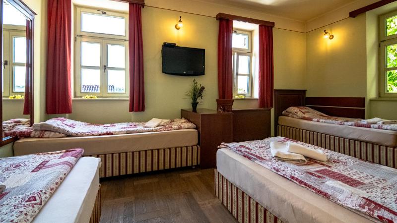 Quadruple Room image 1