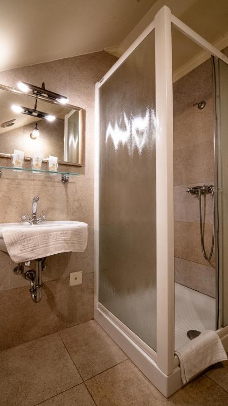 Classic Triple Room image 3